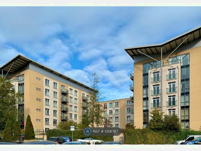 2 Bedroom Flat To Rent In Kenavon Drive, Reading, RG1