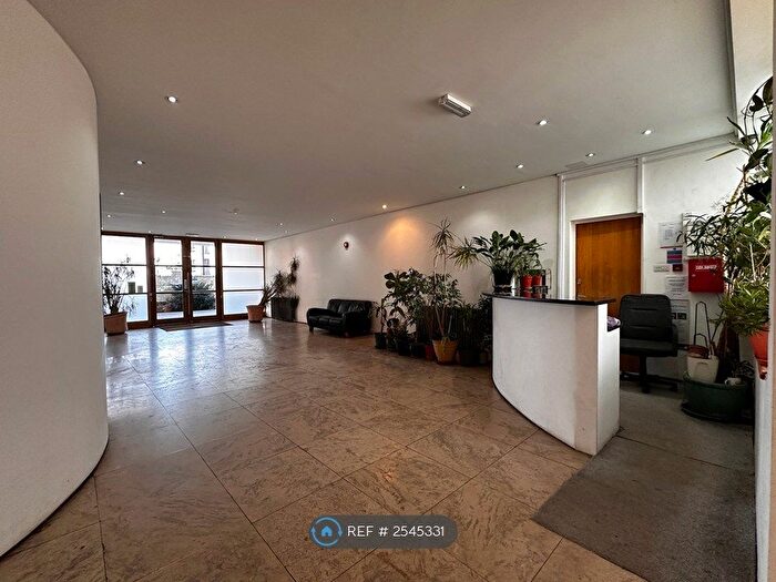 2 Bedroom Flat To Rent In Fitzroy Court, Croydon, CR0