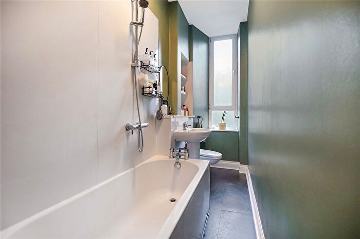 2 Bedroom Flat For Sale In Finlay Drive, Dennistoun, Glasgow, G31