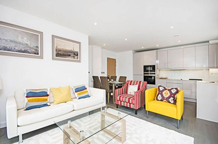 2 Bedroom Flat For Sale In Lismore Boulevard, Barnet, London, NW9