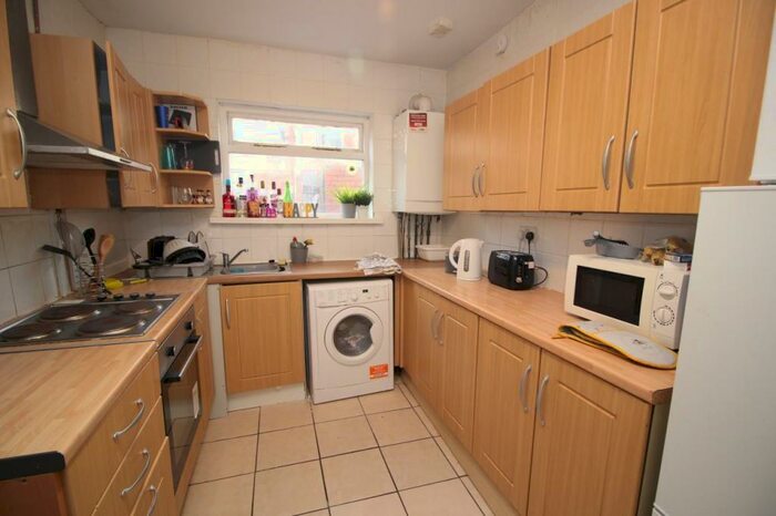 2 Bedroom Flat To Rent In King John Terrace, Heaton, Newcastle Upon Tyne, NE6