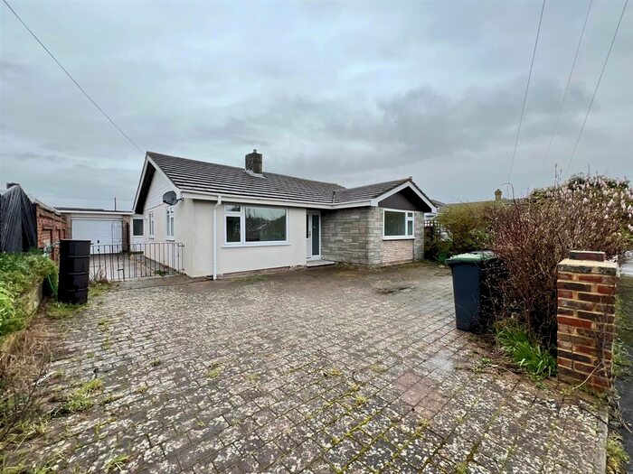 3 Bedroom Property To Rent In Ashwood Close, Hayling Island, PO11