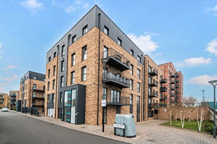 2 Bedroom Flat For Sale In Thomas Blake Avenue, Southampton, SO14