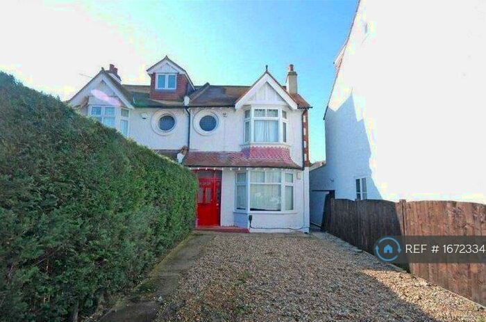 2 Bedroom Flat To Rent In West Barnes Lane, New Malden, KT3