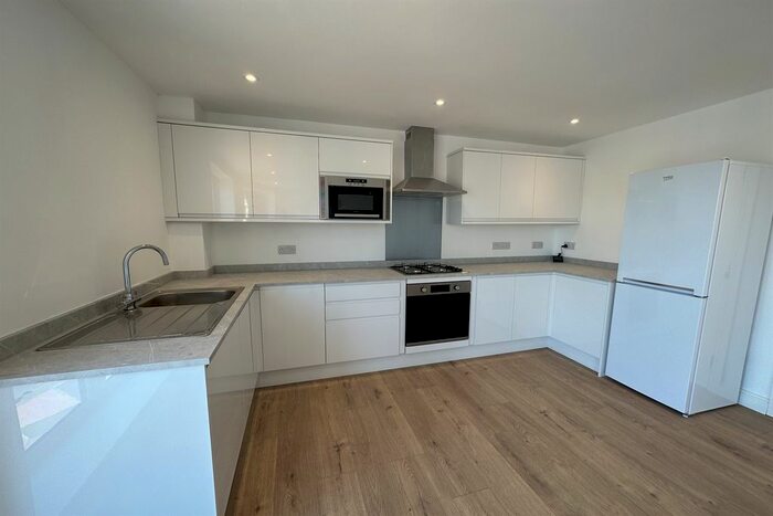 2 Bedroom Flat To Rent In Dorset Court, Queens Road, Beeston, NG9