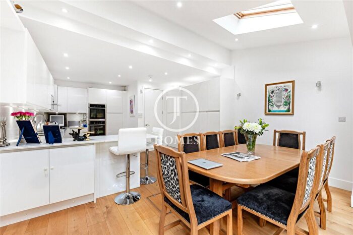3 Bedroom End Of Terrace House For Sale In Albert Road, London, NW4