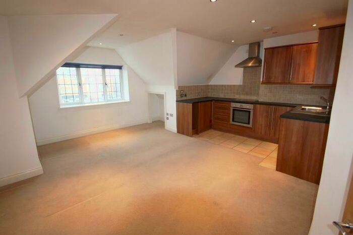 2 Bedroom Flat To Rent In Wey House Courtyard, W Byfleet, KT14