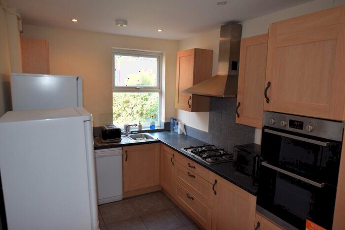 4 Bedroom Terraced House To Rent In Victoria Road, Northampton, NN1