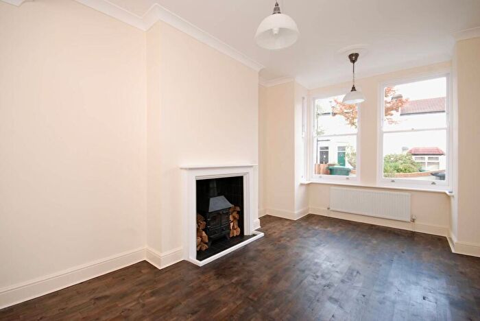4 Bedroom House To Rent In Holly Park Road, Friern Barnet, London, N11