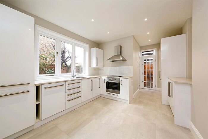 2 Bedroom Flat To Rent In Fletcher Road, London, W4