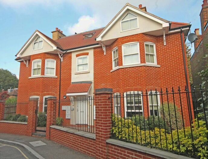 1 Bedroom Flat To Rent In Holly Road, Twickenham, TW1