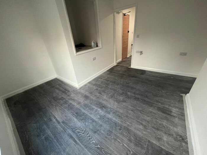 1 Bedroom Flat To Rent In Estcourt Road, Salisbury, SP1