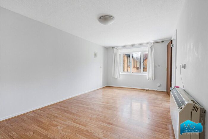 2 Bedroom Apartment To Rent In Deanery Close, East Finchley, London, N2