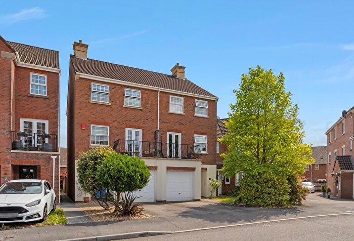 4 Bedroom Town House For Sale In Fleming Walk, Church Village, Pontypridd, CF38