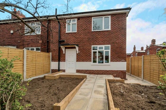 2 Bedroom End Of Terrace House To Rent In Langdale Avenue, Headingley, Leeds, LS6