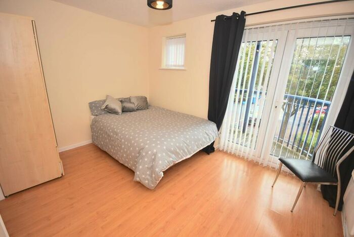 3 Bedroom Flat To Rent In Stretford Rd, Hulme, Manchester, M15