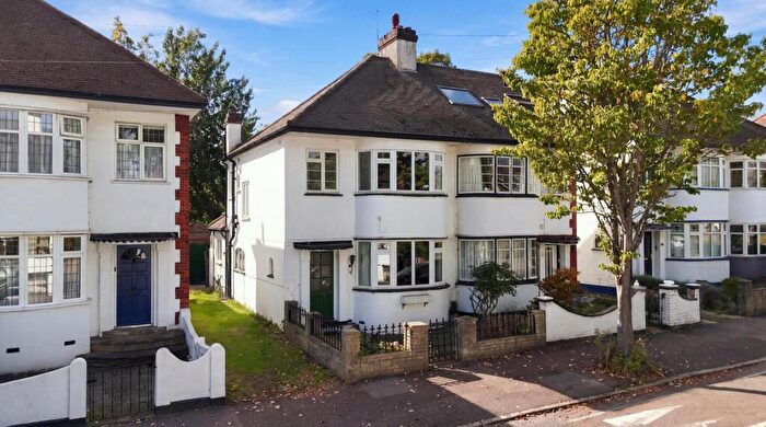 3 Bedroom House For Sale In Forest Drive, Walthamstow, E17