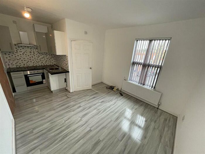 3 Bedroom House To Rent In Katie Road, Birmingham, B29