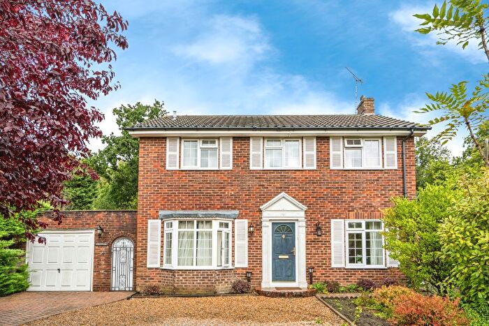 4 Bedroom Detached House For Sale In Robin Way, Wormley, Godalming, Surrey, GU8