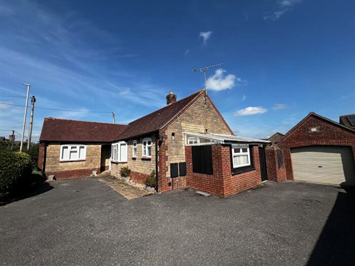 2 Bedroom Detached Bungalow For Sale In Thornhill Road, Stalbridge, Sturminster Newton, DT10