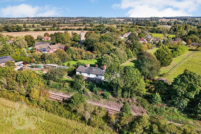 3 Bedroom Cottage For Sale In Station Cottages, Swainsthorpe, Norwich, NR14