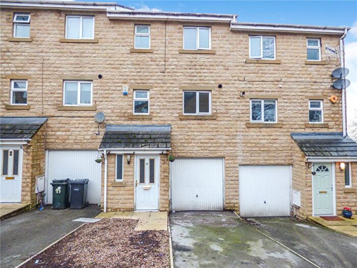 3 Bedroom Town House For Sale In Platt Court, Shipley, West Yorkshire, BD18