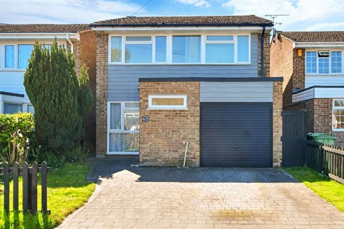 4 Bedroom Detached House For Sale In Knaves Acre, Headcorn, Ashford, TN27