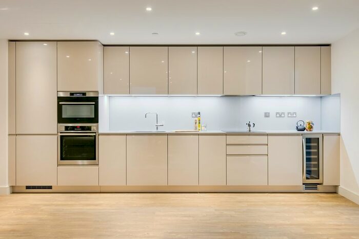 1 Bedroom Flat To Rent In Wandsworth Road, London, SW8