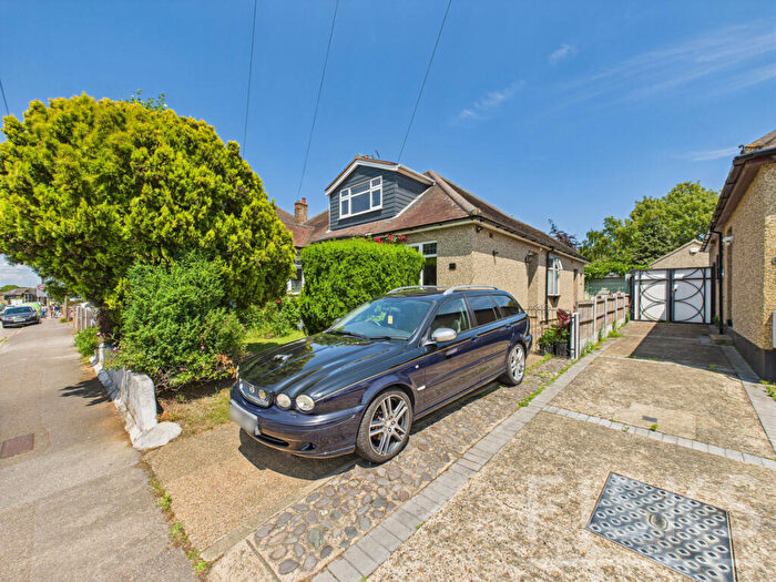 3 Bedroom Semi-Detached House To Rent In Scratton Road, Stanford-le-hope, SS17