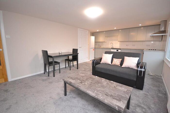 1 Bedroom Flat To Rent In Erleigh Road, Reading, Berkshire, RG1