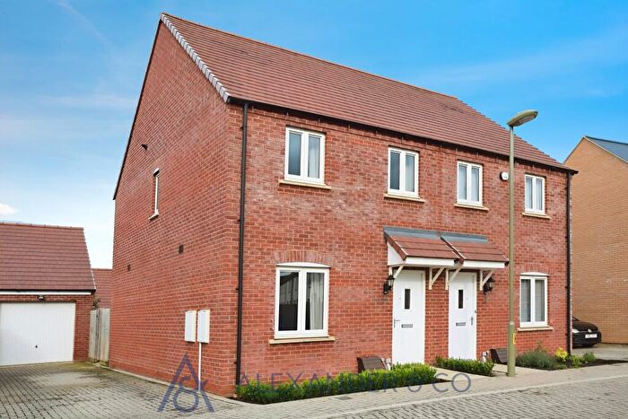 3 Bedroom Semi-Detached House To Rent In Redcar Road, Kingsmere, Bicester, OX26