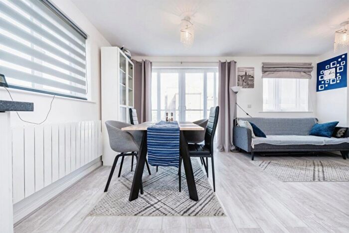 2 Bedroom Apartment For Sale In Traction Lane, Bedford, MK42