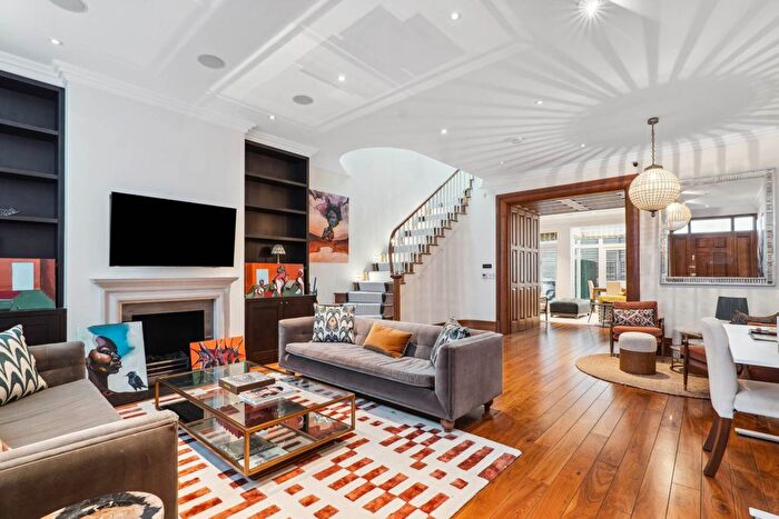 3 Bedroom Maisonette For Sale In Montpelier Walk, Knightsbridge, London, SW7