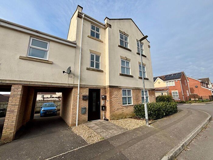 2 Bedroom Flat For Sale In Watling Street, Yeovil, Somerset, BA21