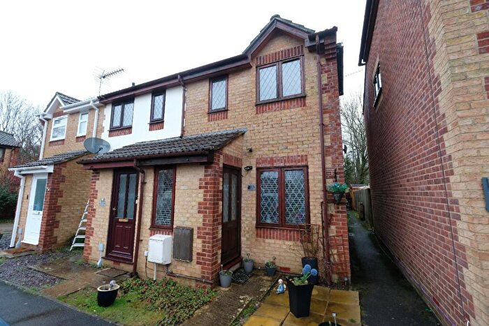 2 Bedroom End Of Terrace House For Sale In Willow Drive, Marchwood, Southampton, SO40