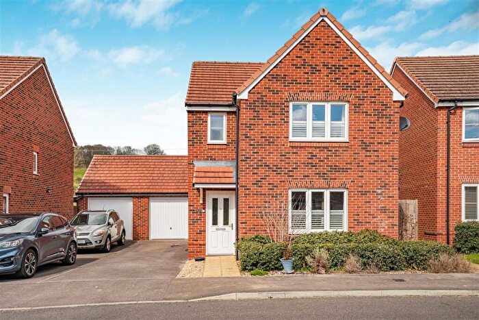 3 Bedroom Detached House For Sale In Reynolds Drive, GU34