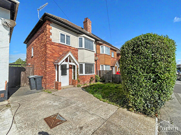 3 Bedroom Semi-Detached House For Sale In Horsham Avenue, Bournemouth, BH10