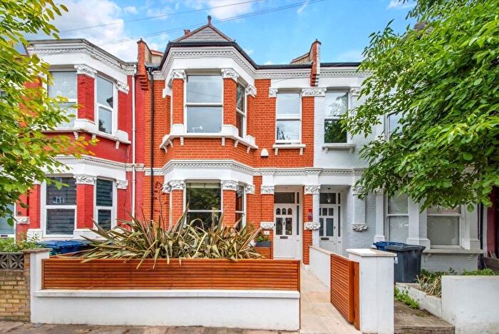 5 Bedroom Terraced House To Rent In Baldwyn Gardens, Acton, W3