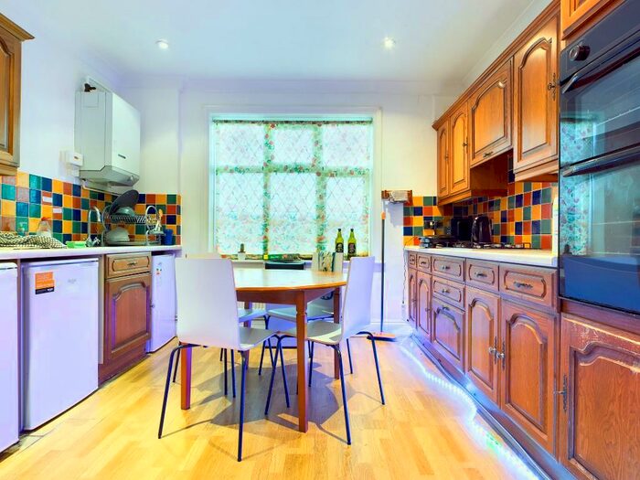 5 Bedroom House Of Multiple Occupation To Rent In Nyetimber Hill, BN2