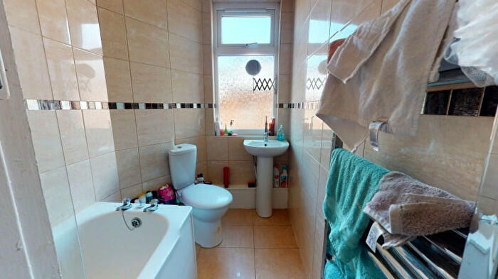 6 Bedroom Terraced House To Rent In Manor Drive, Leeds, West Yorkshire, LS6
