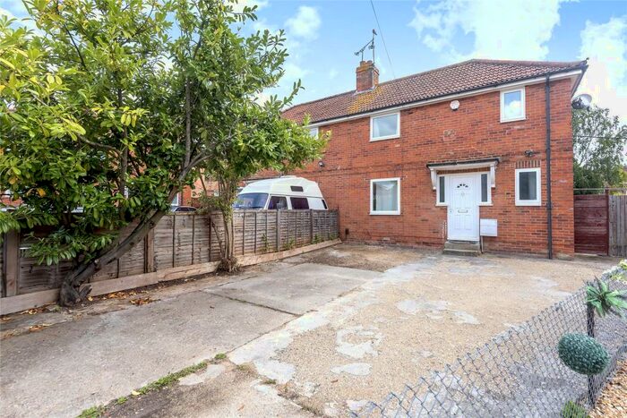 2 Bedroom Semi-Detached House To Rent In Brent Gardens, Reading, Berkshire, RG2