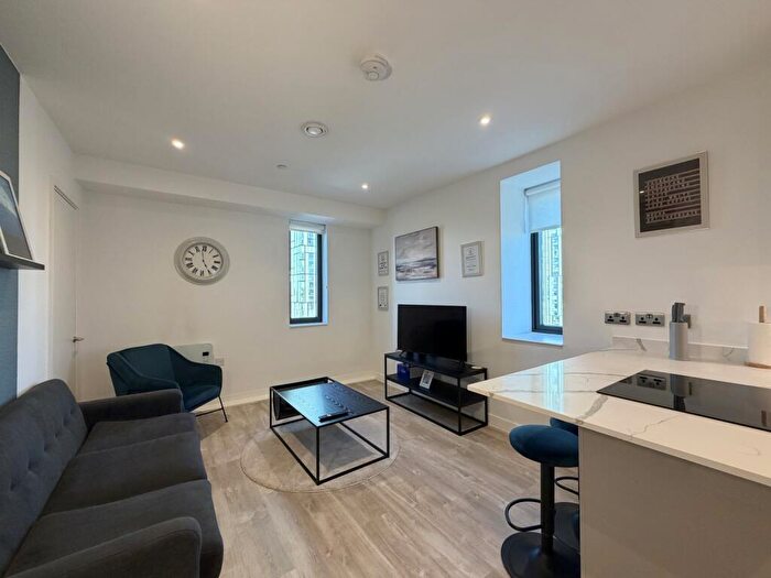 2 Bedroom Duplex To Rent In Queen Street, Salford, M3