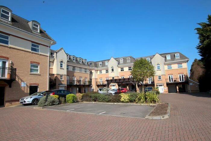2 Bedroom Apartment To Rent In Old Woking, GU22