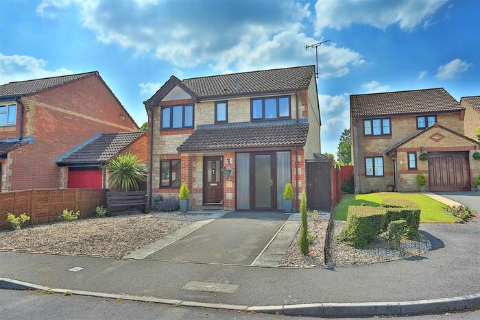 4 Bedroom Property For Sale In Bonds Close, Chard, TA20