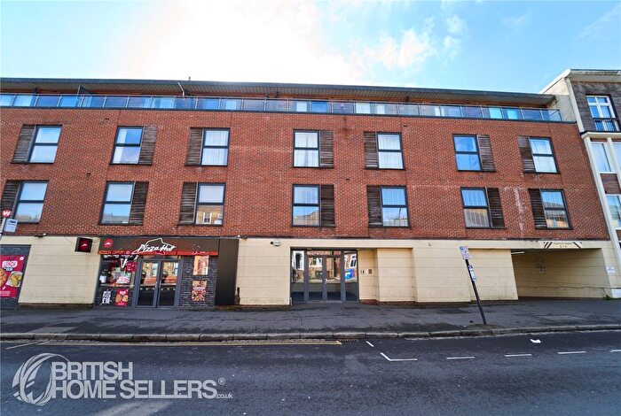 4 Bedroom Flat For Sale In Castle Street, High Wycombe, Buckinghamshire, HP13