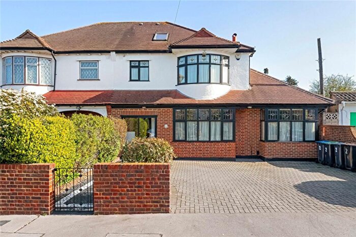 4 Bedroom Semi-Detached House For Sale In Convent Hill, London, SE19
