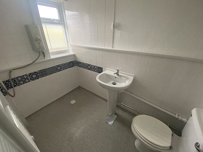 2 Bedroom Flat For Sale In - Walnut Tree Ground, Fyfield, Andover, Hampshire, SP11