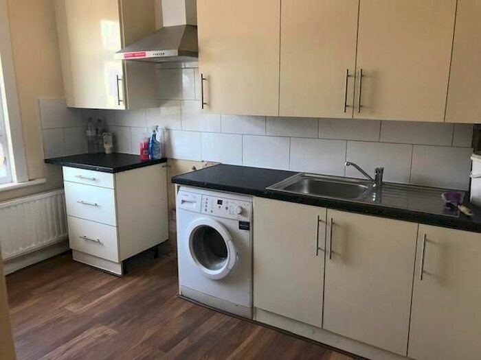 2 Bedroom Property To Rent In Cromwell Road, Hounslow, TW3