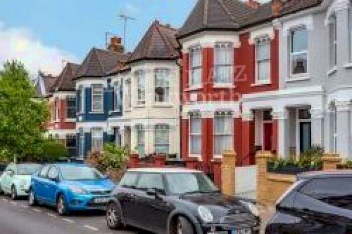3 Bedroom Flat To Rent In Seymour Road, N8