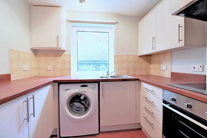 2 Bedroom Flat To Rent In Queens Road, GL50